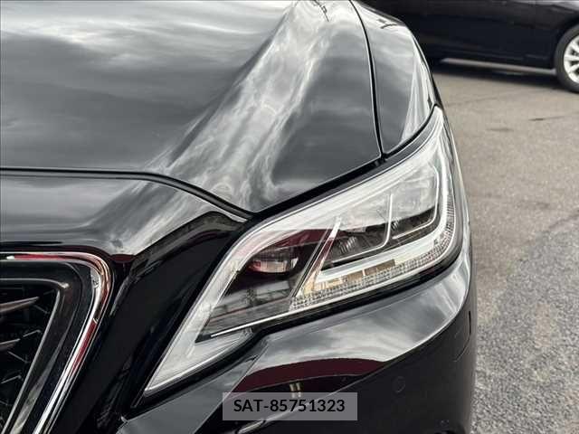 Toyota CROWN SEDAN 2019-04 7326395-22