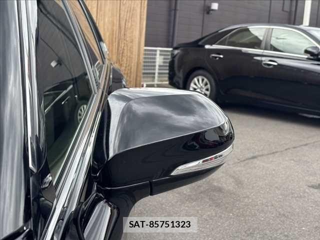 Toyota CROWN SEDAN 2019-04 7326395-26