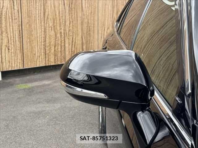 Toyota CROWN SEDAN 2019-04 7326395-27