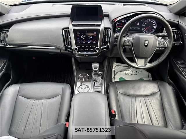 Toyota CROWN SEDAN 2019-04 7326395-2