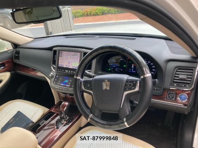 Toyota CROWN SEDAN 2013-09 7326421-12