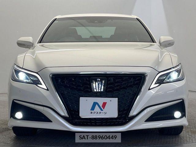 Toyota CROWN SEDAN 2019-04 7357310-13