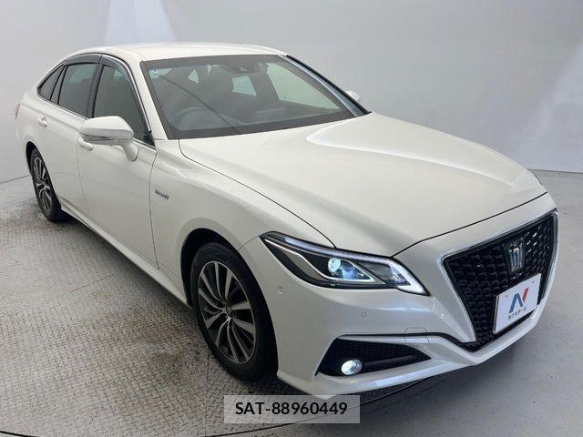 Toyota CROWN SEDAN 2019-04 7357310-15