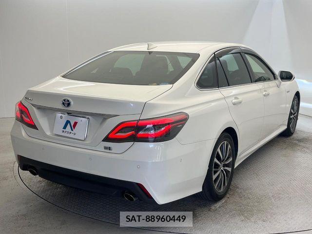 Toyota CROWN SEDAN 2019-04 7357310-16