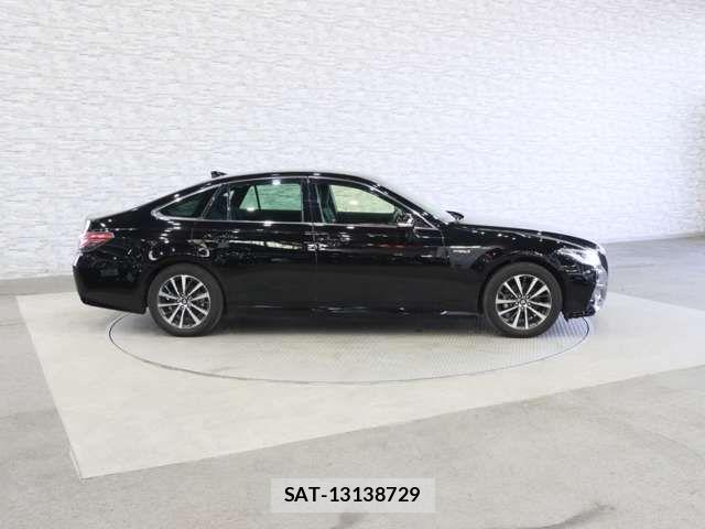 Toyota CROWN SEDAN 2018-11 7357317-12