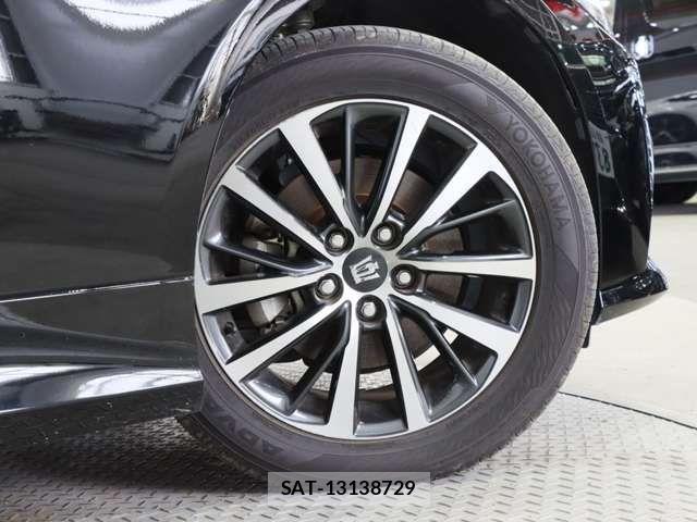 Toyota CROWN SEDAN 2018-11 7357317-19