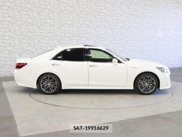 Toyota CROWN SEDAN 2015-07 7357320-12