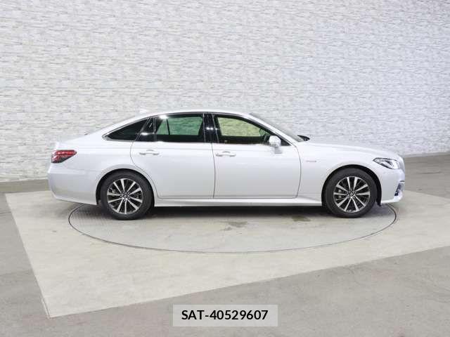 Toyota CROWN SEDAN 2019-05 7357322-12