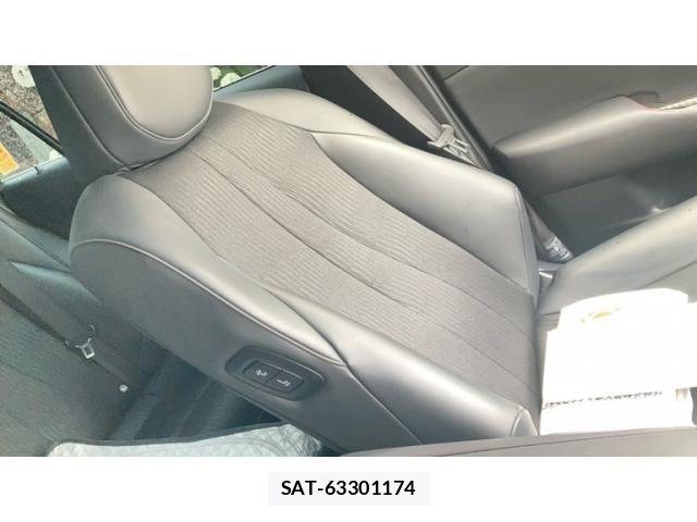 Toyota CROWN SEDAN 2020-06 7357302-14