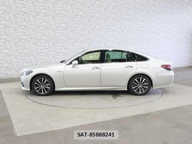 Toyota CROWN SEDAN 2018-07 7357309-11