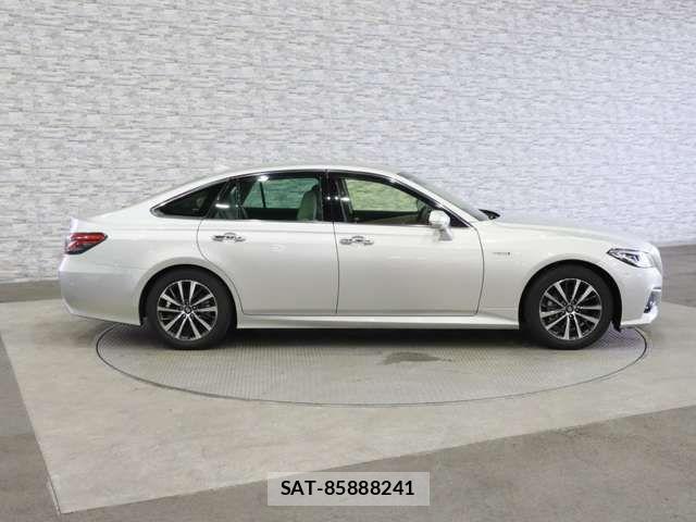 Toyota CROWN SEDAN 2018-07 7357309-12