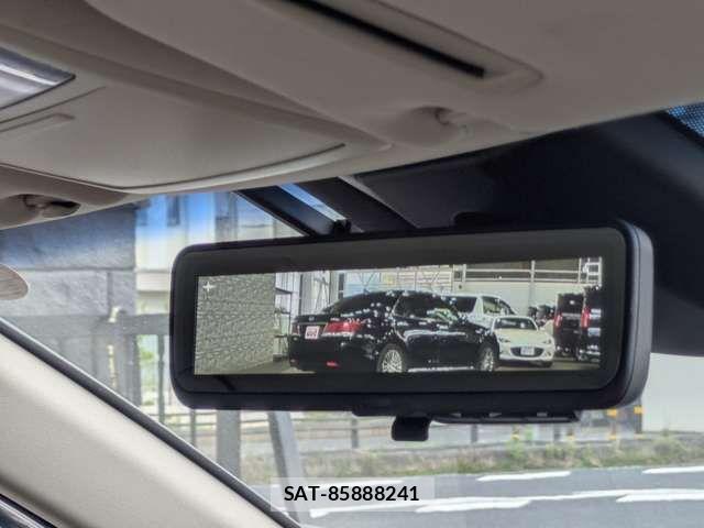 Toyota CROWN SEDAN 2018-07 7357309-6
