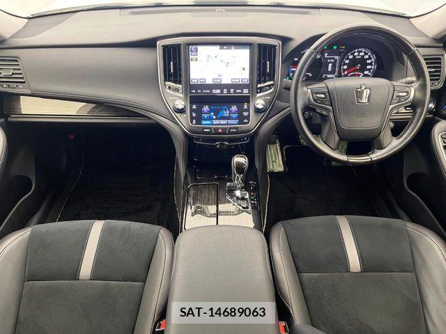 Toyota CROWN SEDAN 2018-05 7357298-1