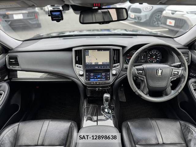 Toyota CROWN SEDAN 2016-10 7357319-1