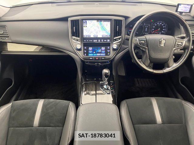 Toyota CROWN SEDAN 2018-04 7357306-1