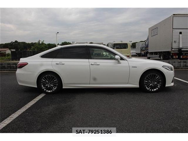Toyota CROWN SEDAN 2018-09 7357297-14