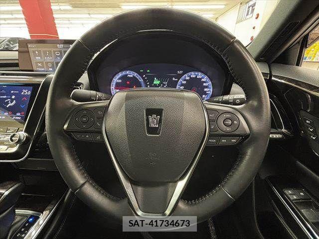 Toyota CROWN SEDAN 2018-11 7357305-9