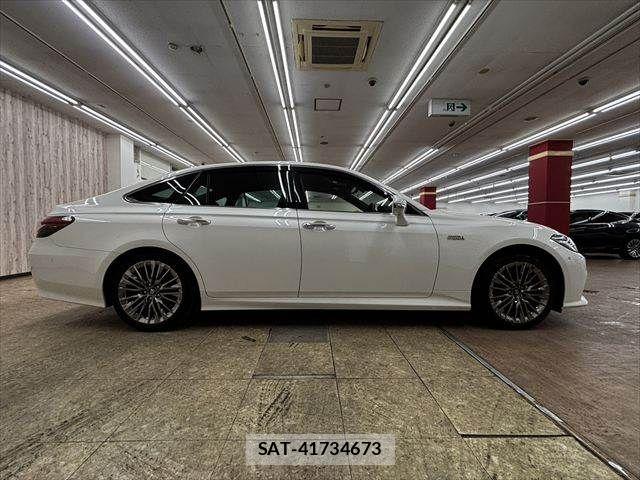Toyota CROWN SEDAN 2018-11 7357305-15