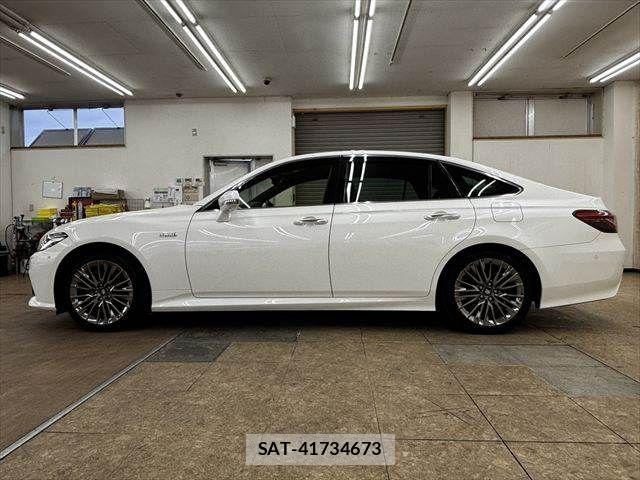 Toyota CROWN SEDAN 2018-11 7357305-19