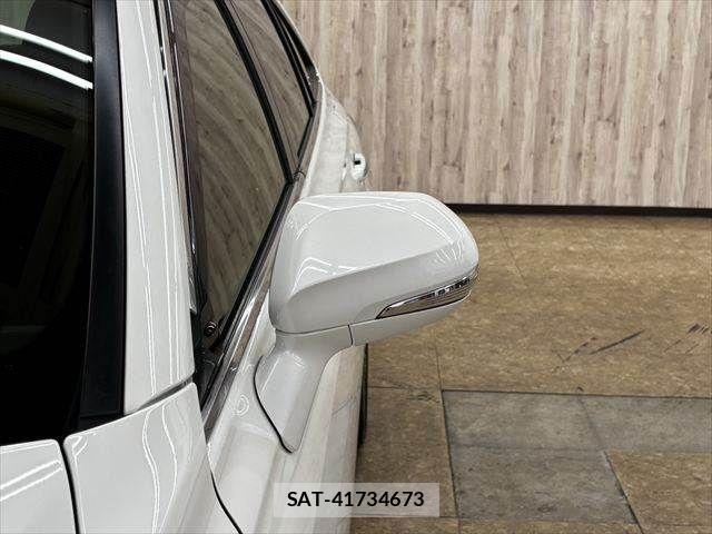 Toyota CROWN SEDAN 2018-11 7357305-24