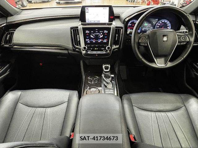 Toyota CROWN SEDAN 2018-11 7357305-2