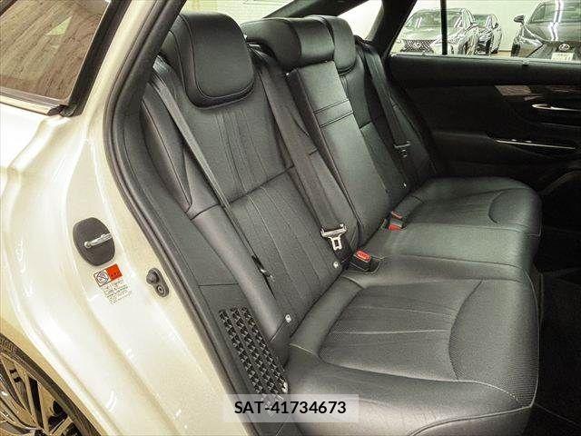 Toyota CROWN SEDAN 2018-11 7357305-7