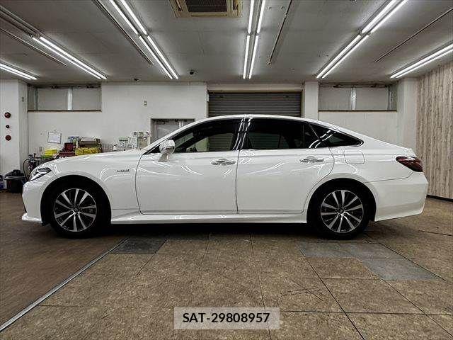 Toyota CROWN SEDAN 2018-11 7391723-19
