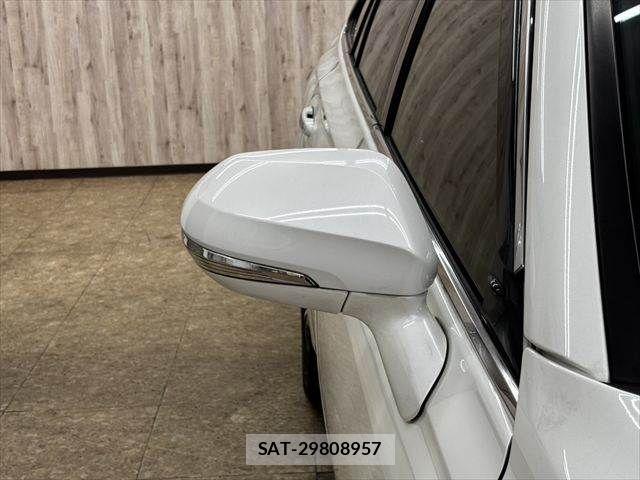 Toyota CROWN SEDAN 2018-11 7391723-25