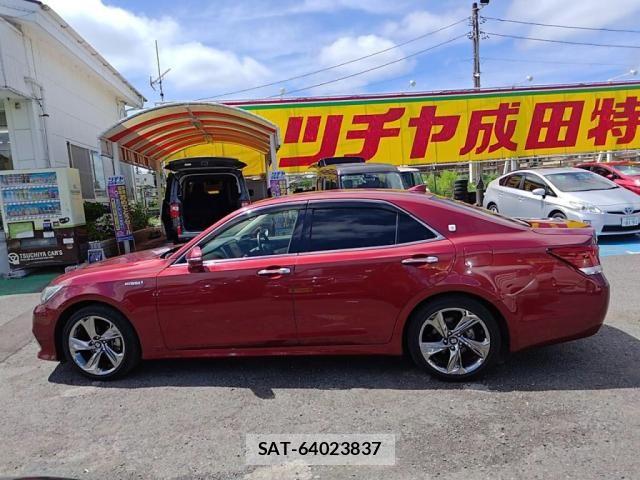 Toyota CROWN SEDAN 2017-09 7391728-11