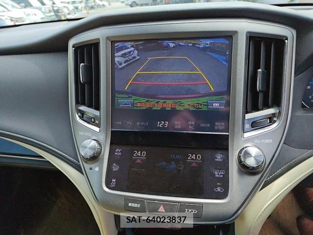 Toyota CROWN SEDAN 2017-09 7391728-13