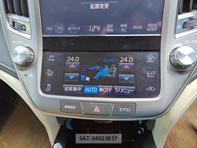 Toyota CROWN SEDAN 2017-09 7391728-14