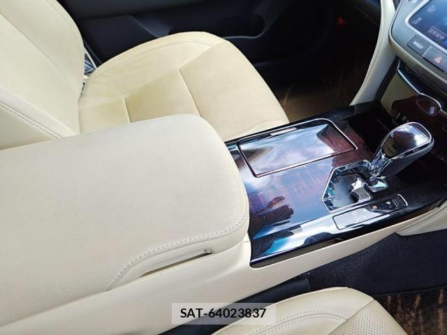 Toyota CROWN SEDAN 2017-09 7391728-15