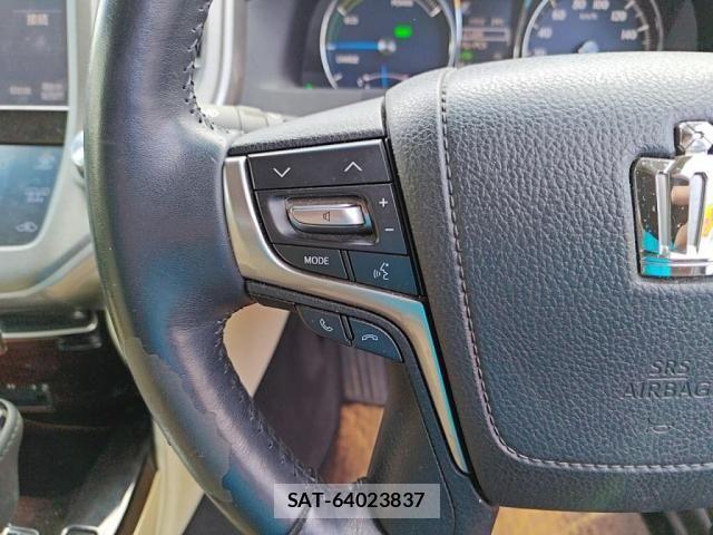 Toyota CROWN SEDAN 2017-09 7391728-16