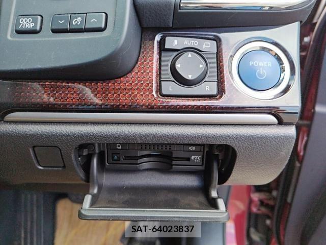 Toyota CROWN SEDAN 2017-09 7391728-18