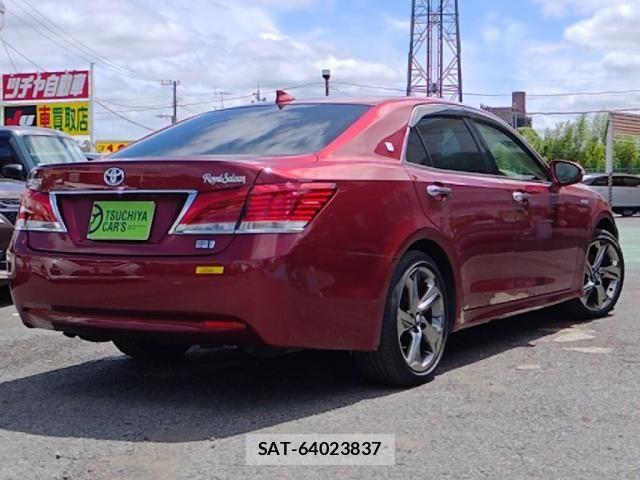 Toyota CROWN SEDAN 2017-09 7391728-1
