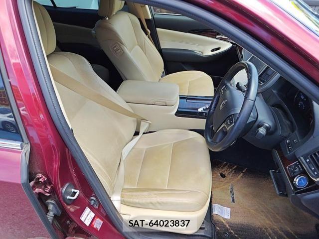Toyota CROWN SEDAN 2017-09 7391728-20