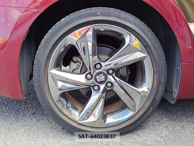 Toyota CROWN SEDAN 2017-09 7391728-26