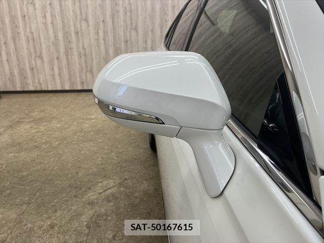 Toyota CROWN SEDAN 2018-12 7391725-26