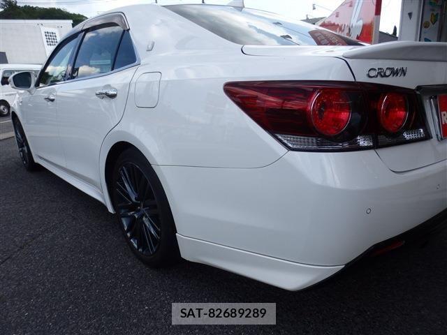 Toyota CROWN SEDAN 2017-09 7391727-13