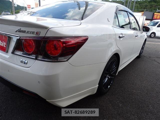 Toyota CROWN SEDAN 2017-09 7391727-15
