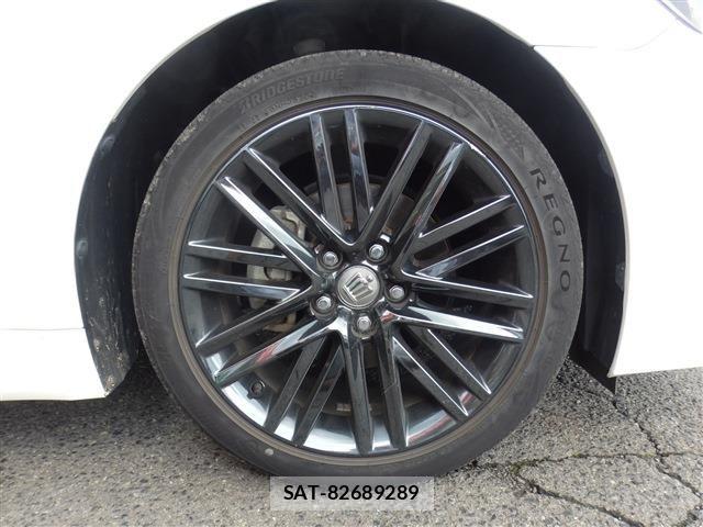 Toyota CROWN SEDAN 2017-09 7391727-16