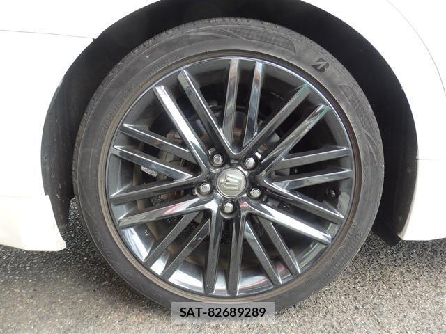 Toyota CROWN SEDAN 2017-09 7391727-17