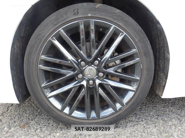 Toyota CROWN SEDAN 2017-09 7391727-19