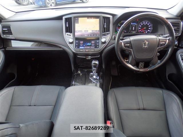Toyota CROWN SEDAN 2017-09 7391727-24