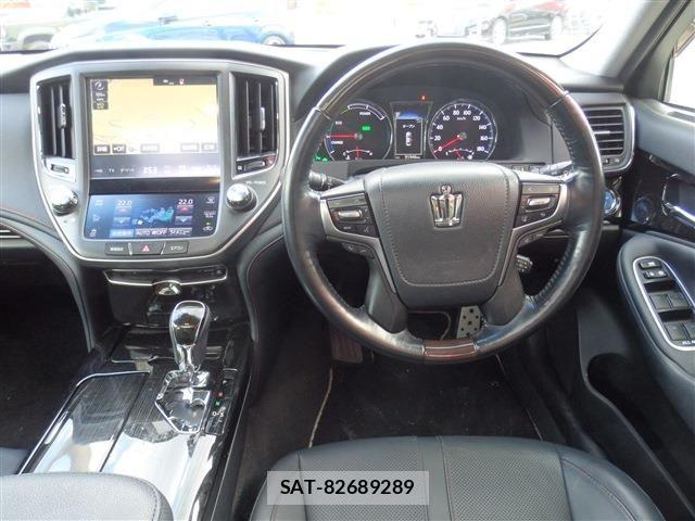 Toyota CROWN SEDAN 2017-09 7391727-25