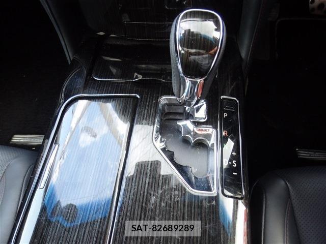 Toyota CROWN SEDAN 2017-09 7391727-29