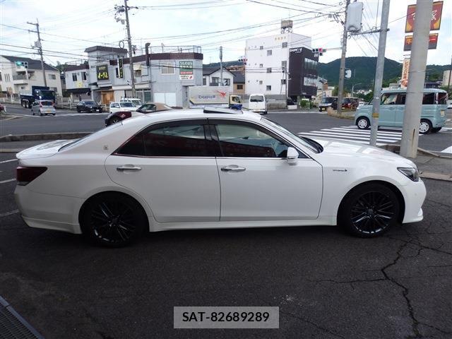 Toyota CROWN SEDAN 2017-09 7391727-5