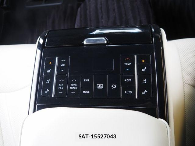 Toyota CROWN SEDAN 2021-03 7453667-14