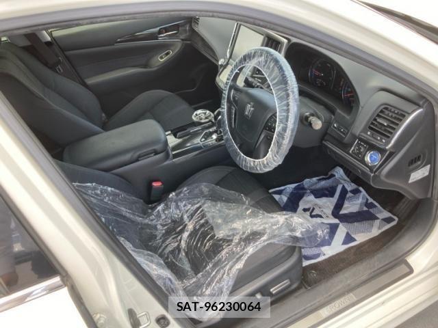 Toyota CROWN SEDAN 2013-09 7453693-15