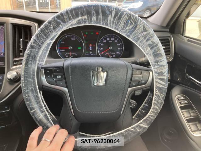 Toyota CROWN SEDAN 2013-09 7453693-16